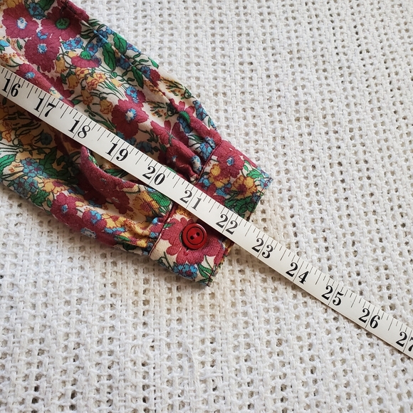 Vintage Women’s Small Colorful Floral Long Sleeve Button Down Collared Shirt - Picture 7 of 7